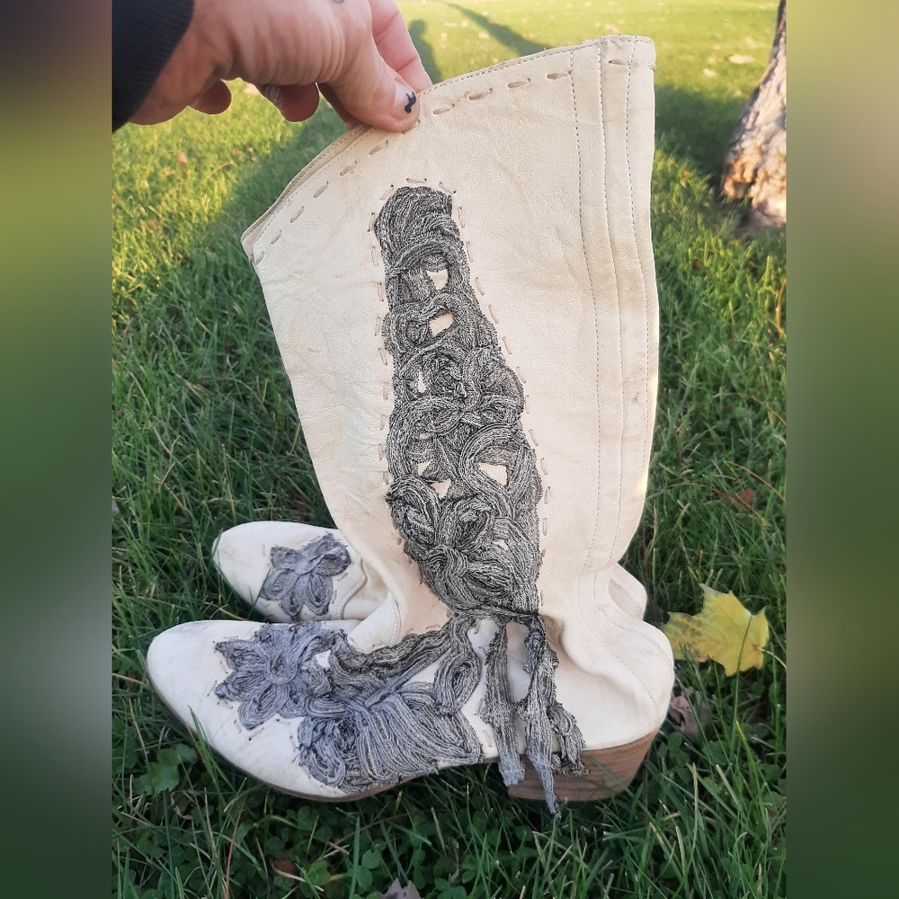 Pan Tulipani boots